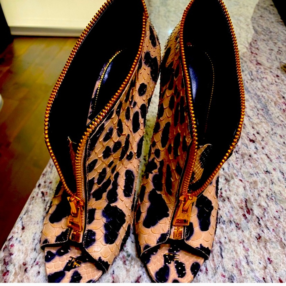 SOLD!!! TOM FORD LEOPARD ZIPPER BOOTIE PUMPS
